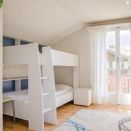 Dolphin New! Chalet