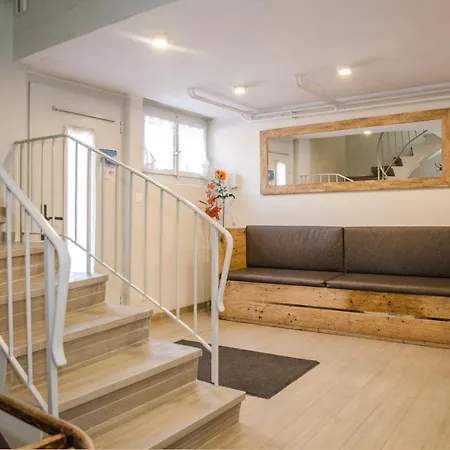 Dolphin New! Chalet